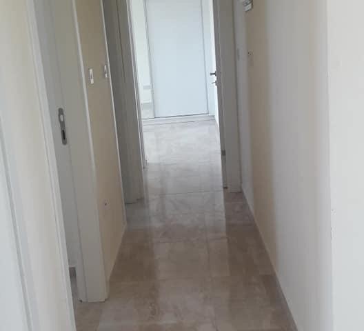 Girne Merkez'de satılık 3+1 130mt2 balkonlu Türk Koçanlı daire. 05338445618