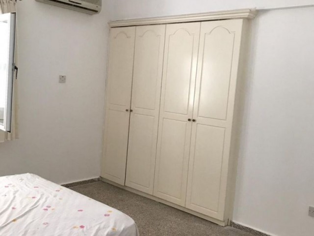 Girne Alsancak'ta Escape Plajına yürüme mesafesinde 1 dönüm arazi içerisinde havuzlu bahçeli deniz manzaralı eşsiz sessiz satılık 3+1 villa.05338445618