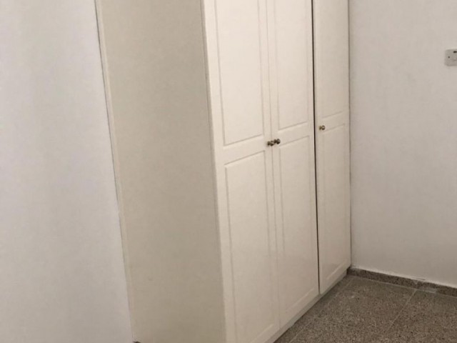 Girne Alsancak'ta Escape Plajına yürüme mesafesinde 1 dönüm arazi içerisinde havuzlu bahçeli deniz manzaralı eşsiz sessiz satılık 3+1 villa.05338445618