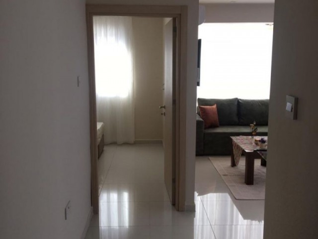 Girne Merkez'de Kaşgar'da full lüx eşyalı 1+1 apartman dairesi. 05338376242