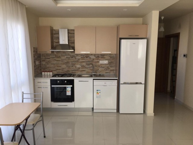 Girne Merkez'de Kaşgar'da full lüx eşyalı 1+1 apartman dairesi. 05338376242