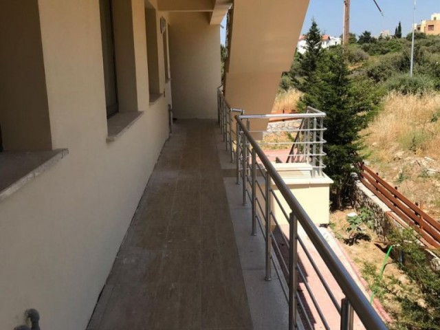 Flat To Rent in Alsancak, Kyrenia