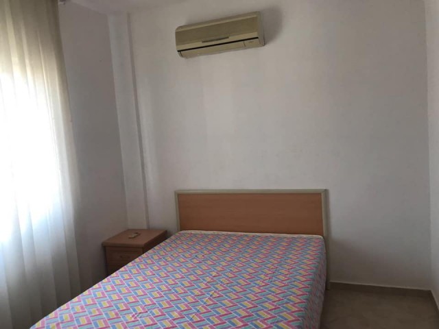 Girne Merkez'de eski Çeliker Hastanesi yakınında full eşyalı 110 mt2 genişliğinde 2 banyo 2 balkonlu geniş aileye uygun kiralık apartman dairesi. 05338445618