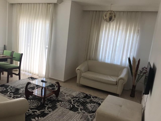 Girne Merkez'de eski Çeliker Hastanesi yakınında full eşyalı 110 mt2 genişliğinde 2 banyo 2 balkonlu geniş aileye uygun kiralık apartman dairesi. 05338445618