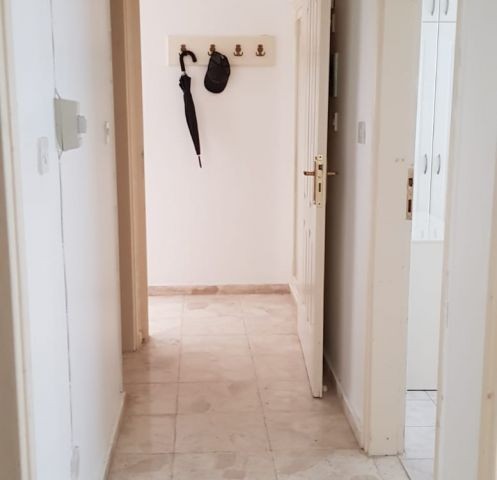 Girne Merkez de kiralık full eşyalı  geniş ve ferah balkonlu 3+1  (2 depozit+ kira +Komisyon)