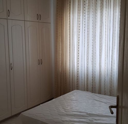 Girne Merkez de kiralık full eşyalı  geniş ve ferah balkonlu 3+1  (2 depozit+ kira +Komisyon)