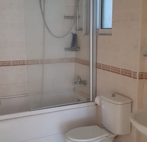 Girne Merkez de kiralık full eşyalı  geniş ve ferah balkonlu 3+1  (2 depozit+ kira +Komisyon)