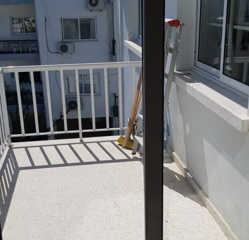 girne merkezde aslanlı villada full eşyalı kiralık 2+1 lüks eşyalı daire..   05338445618