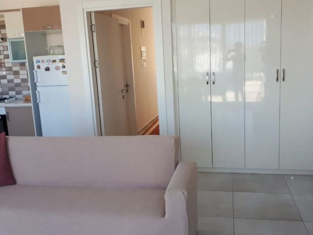 girne karaoğlanoğlu kaya palazzo hotel yanında eşdeğer koçanlı satılık 2+1 penthouse daire.. dağ ve deniz manzarası geniş balkonu denize 200 metre uzaklığı ve 90m2 terası ile huzurun kapılarını size açıyor..