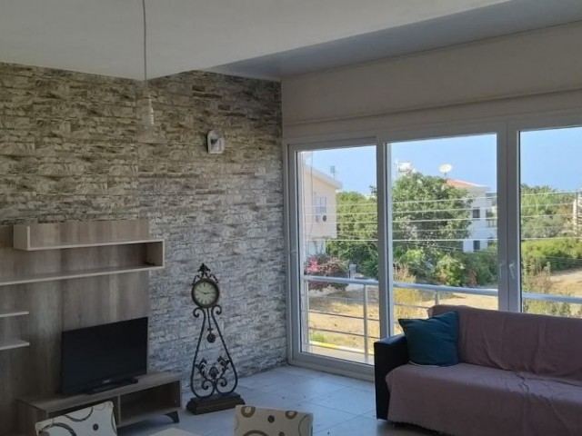 girne karaoğlanoğlu kaya palazzo hotel yanında eşdeğer koçanlı satılık 2+1 penthouse daire.. dağ ve deniz manzarası geniş balkonu denize 200 metre uzaklığı ve 90m2 terası ile huzurun kapılarını size açıyor..