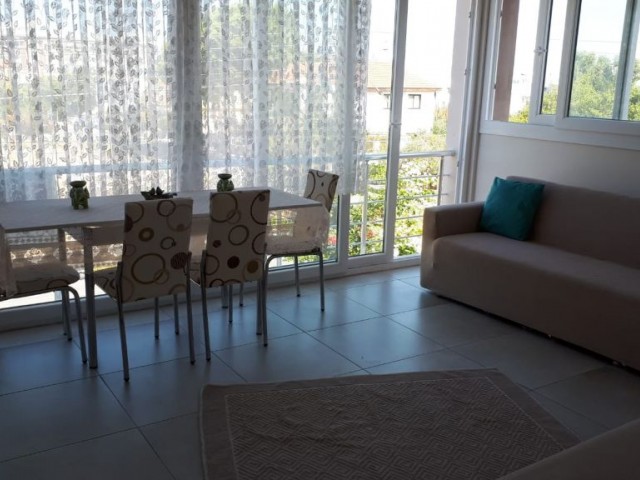 2+1 penthouse-Wohnung zum Verkauf in gleichwertiger kocanli neben Kyrenia Karaoglanoglu kaya palazzo hotel.. der große Balkon mit Berg-und Meerblick ist 200 Meter vom Meer entfernt und öffnet Ihnen die Türen der Ruhe mit einer Terrasse von 90m2.. ** 