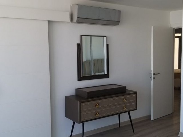 girnenin en büyük yapısında adeta gök yüznde yaşam sunan bu eşsiz manzaraya sahip FEO elegance ın en üst katındaki kiralık 3+1 full modern eşyalı geniş, ferah dairemiz size lüks ve kaliteli yaşamın kapılarını açıyor... 05338445618