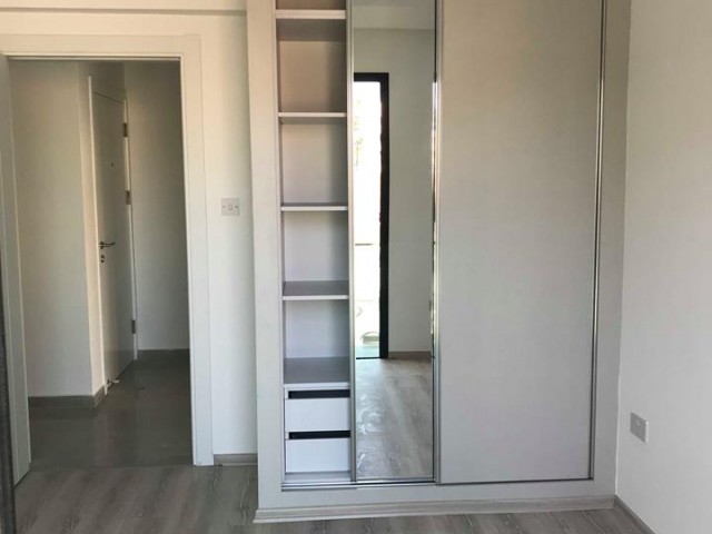 girne merkezde lemarın karşısında her yere görüş mesafesinde sıfır rezidansta kiralık eşyasız daire. lüks ve modern asansörlü eşyasız 500 stg eşyalı 600 stg... 05338445618