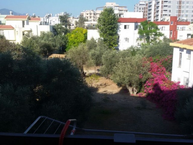 1 bedroom flat central Kyrenia  Patalena  ,mountain and swimming pool view ,fully furnished 