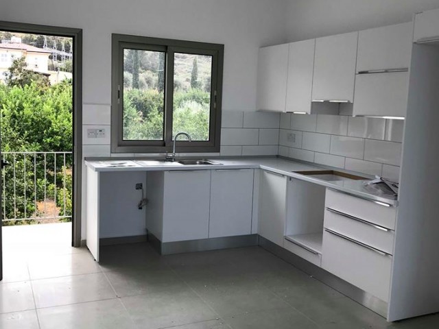 Flat To Rent in Alsancak, Kyrenia