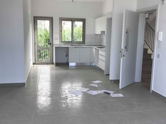 Flat To Rent in Alsancak, Kyrenia