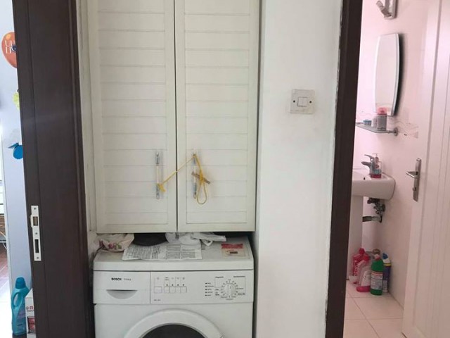 girne merkezde rix sitesinde yatırım amaçlı veya kendiniz için satılık 2+1 full eşyalı daire tüm vergileri kdv si ödenmiş koçanı eşdeğerdir..  05338445618