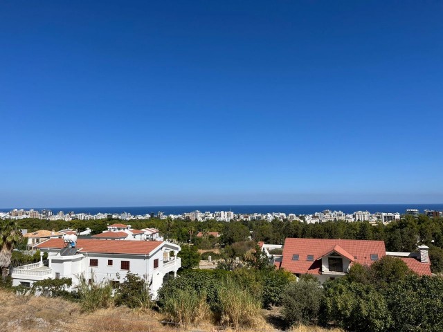 LUXUSVILLA MIT 5 SCHLAFZIMMERN IN KYRENIA MIT MEER- UND BERGBLICK !!