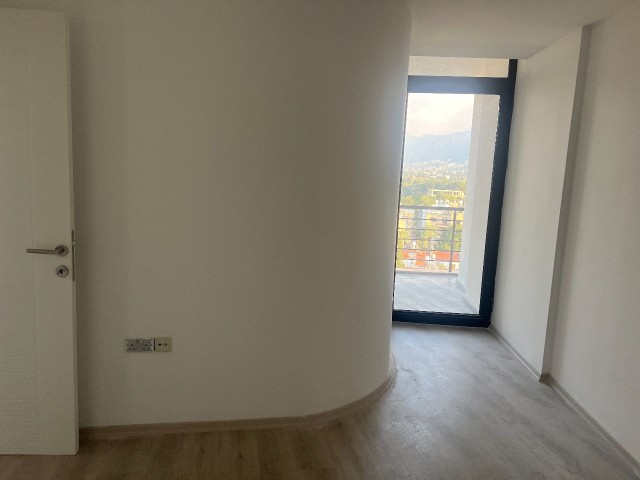 2+1 WOHNUNG ZUM VERKAUF IN LUXURIÖSER RESIDENZ IM KYRENIA-ZENTRUM, GEEIGNET ZUR VERMIETUNG!!