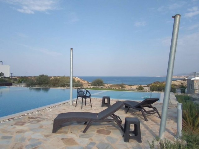 BUNGALOW MIT 3 SCHLAFZIMMERN 100 M ZUM MEER IN BAHCELI KYRENIA !!