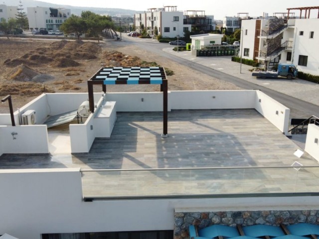 BUNGALOW MIT 3 SCHLAFZIMMERN 100 M ZUM MEER IN BAHCELI KYRENIA !!