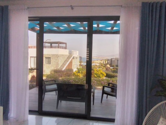 BUNGALOW MIT 3 SCHLAFZIMMERN 100 M ZUM MEER IN BAHCELI KYRENIA !!