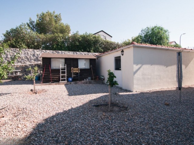 VOLL AUSGESTATTETE 4-SCHLAFZIMMER-VILLA MIT MEERBLICK IN ESENTEPE KYRENIA !!