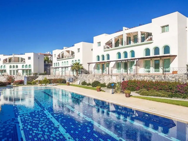 PENTHOUSE-WOHNUNG MIT 4 SCHLAFZIMMERN ZU VERKAUFEN IN KYRENIA BAHCELI !! MIT POOL UND TENNISPLATZ VO