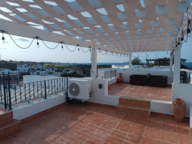 PENTHOUSE-WOHNUNG MIT 4 SCHLAFZIMMERN ZU VERKAUFEN IN KYRENIA BAHCELI !! MIT POOL UND TENNISPLATZ VOR ORT !!