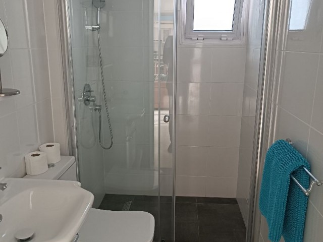 PENTHOUSE-WOHNUNG MIT 4 SCHLAFZIMMERN ZU VERKAUFEN IN KYRENIA BAHCELI !! MIT POOL UND TENNISPLATZ VOR ORT !!