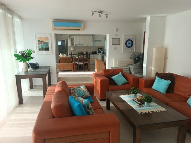 PENTHOUSE-WOHNUNG MIT 4 SCHLAFZIMMERN ZU VERKAUFEN IN KYRENIA BAHCELI !! MIT POOL UND TENNISPLATZ VOR ORT !!