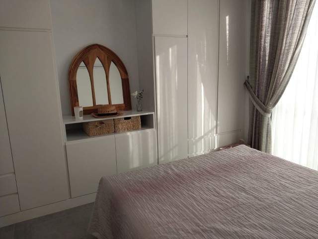 FULLY FURNISHED 3 BEDROOM PENTHOUSE 100M FROM THE SEA!!