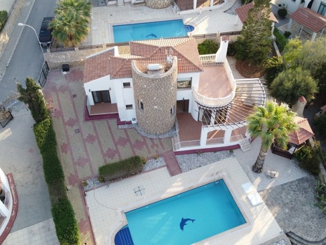 VILLA IN ERSTER LINIE MIT SPEKTAKULÄREM MEERBLICK!!