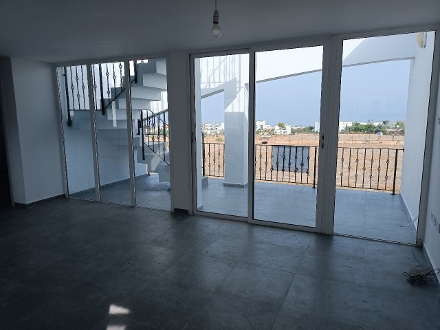 Yenilenmiş 2 Yatak Odalı Penthouse Daire