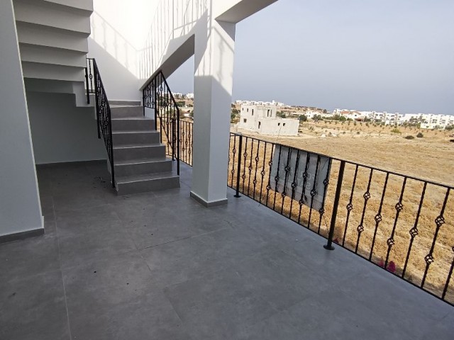 Yenilenmiş 2 Yatak Odalı Penthouse Daire