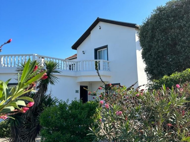 Luxuriöse 4-Schlafzimmer-Villa mit Meerblick in Esentepe