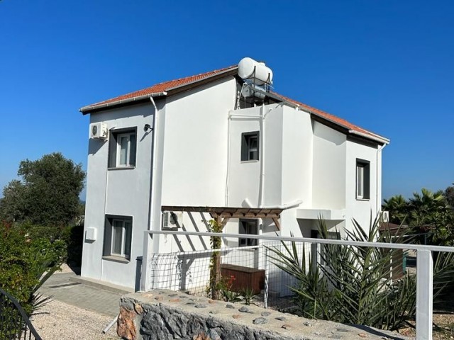 Luxuriöse 4-Schlafzimmer-Villa mit Meerblick in Esentepe