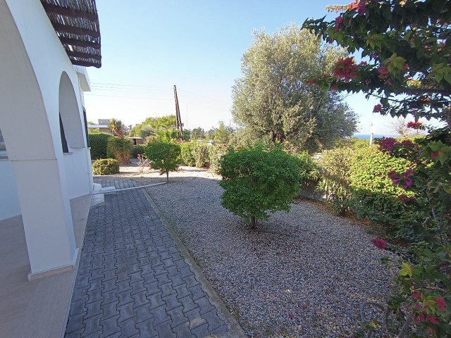 Luxuriöse 4-Schlafzimmer-Villa mit Meerblick in Esentepe