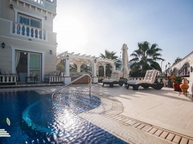 Luxuriöse 3-Schlafzimmer-Villa mit Pool und atemberaubendem Blick in Catalkoy