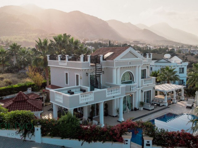 Luxuriöse 3-Schlafzimmer-Villa mit Pool und atemberaubendem Blick in Catalkoy