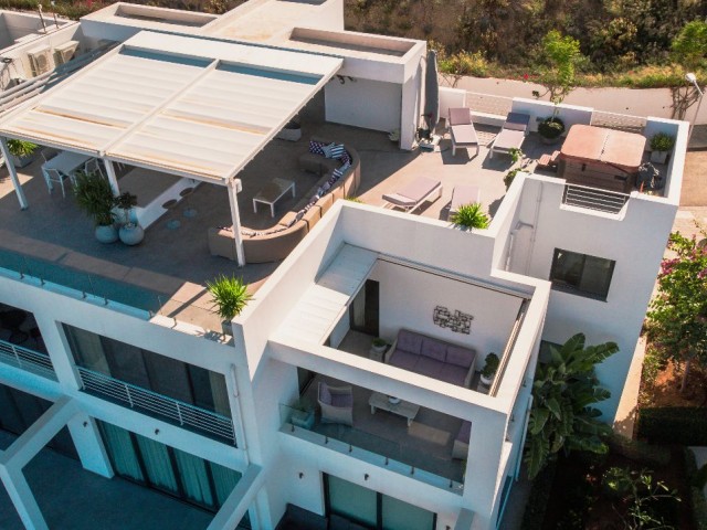 Exklusives Doppel-Penthouse: Luxuriöses Wohnen, individuelle Upgrades und eine großzügige private Dachterrasse