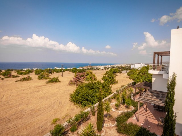 Captivating Coastal Living: 2-BR Penthouse in Bahceli, Kyrenia