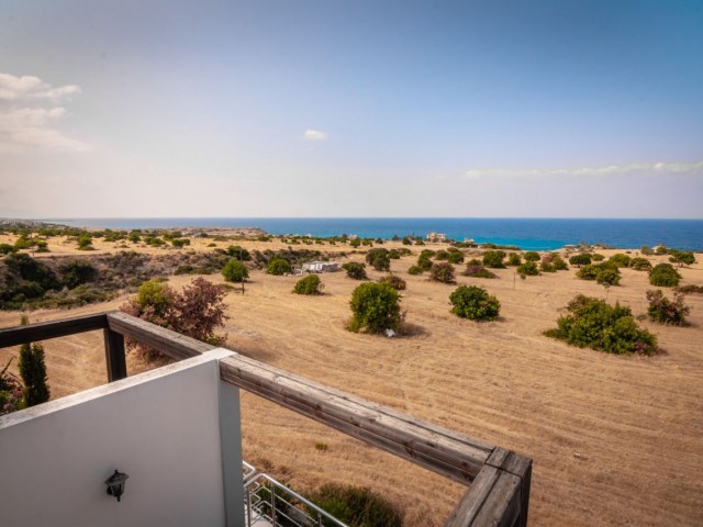 Faszinierendes Küstenleben: 2-Zimmer-Penthouse in Bahceli, Kyrenia
