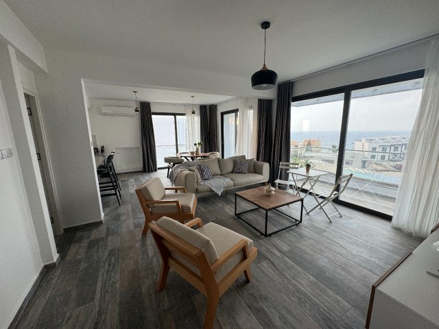 Geräumige Penthouse-Wohnung mit Meerblick