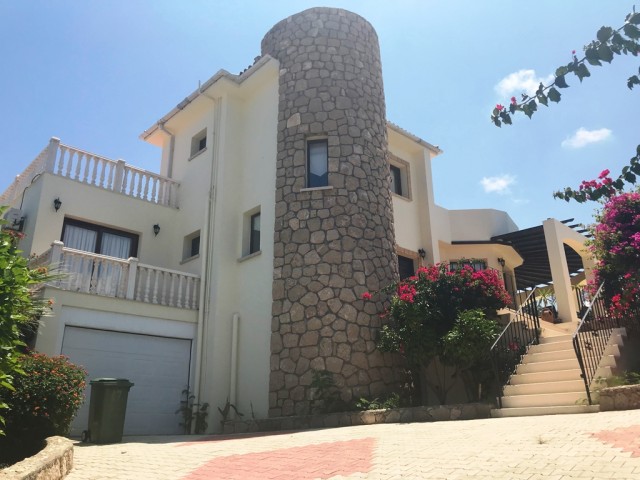 GIRNE BAHCELI de LÜX Villa Özel Havuz HEMEN TAŞINMAYA HAZIR! Ref: BI517