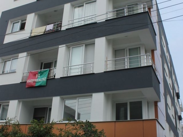 GİRNE MERKEZ 90m2 2+1 DAİRE, EŞDEĞER KOÇAN DEVİR veya KREDİ İÇİN HAZIR! Ref: GE513