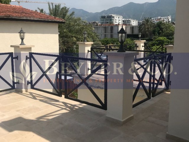 3 + 3 Villa in the Turkish quarter  with private courtyard - Ref: GE522