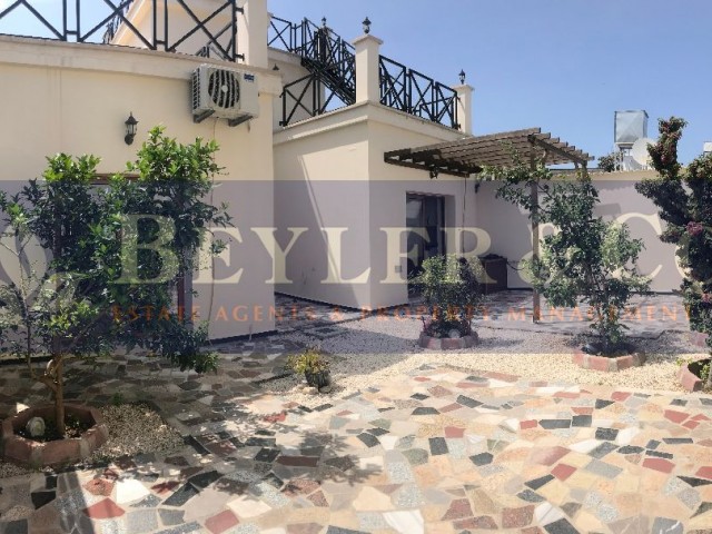 3 + 3 Villa in the Turkish quarter  with private courtyard - Ref: GE522