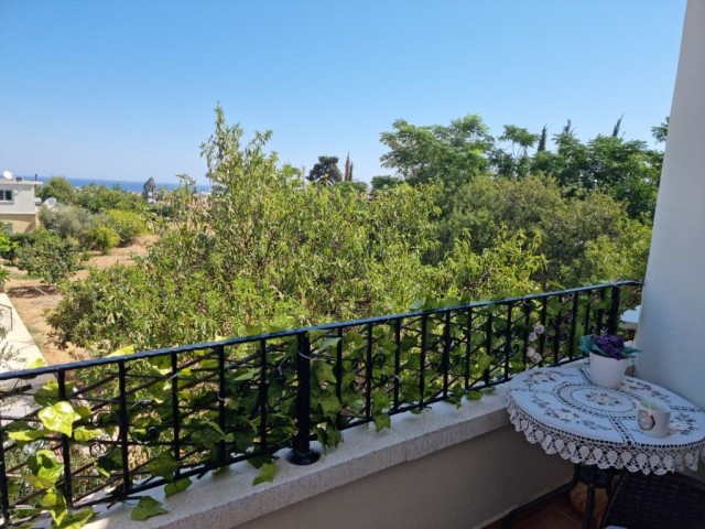 3 bed top floor apartment with private terrace and sea views - CY657