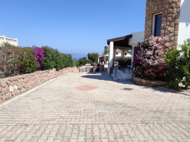 3+1 Villa in Bahceli area with an Individual Title Deed and private pool.